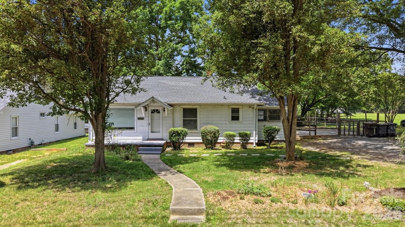 1911 Glenwood St, Kannapolis, NC 28083