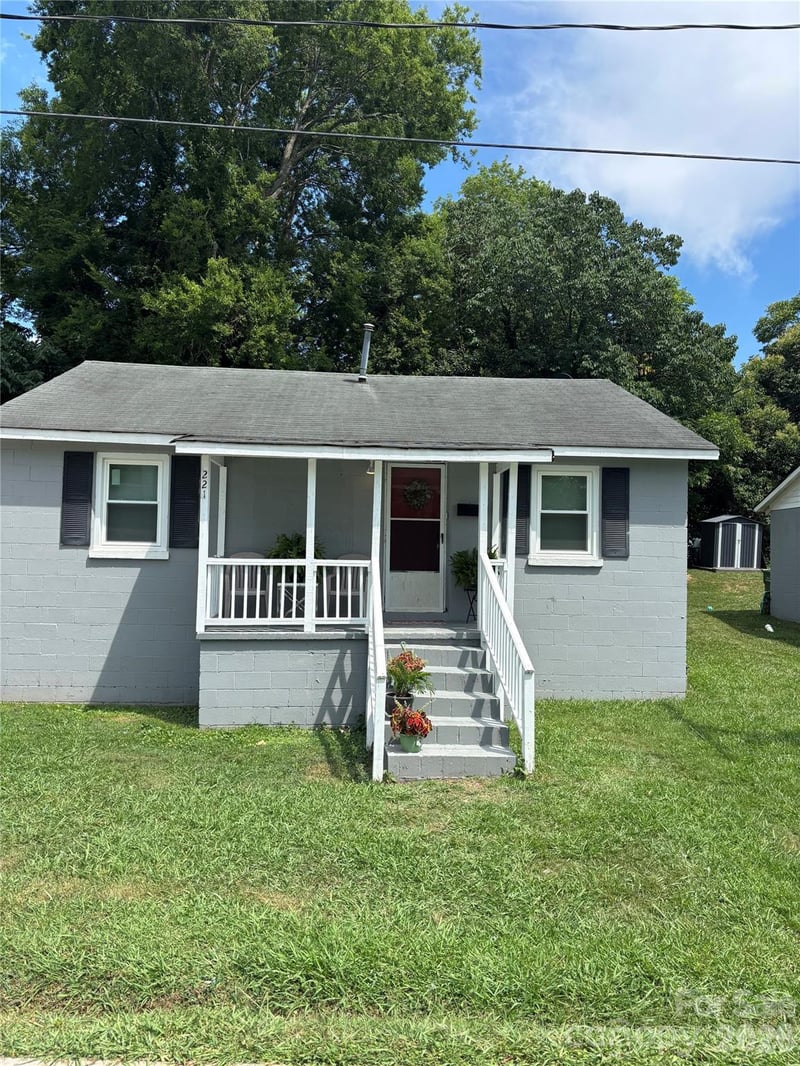 209 Rickenbacker St, Lancaster, SC 29720