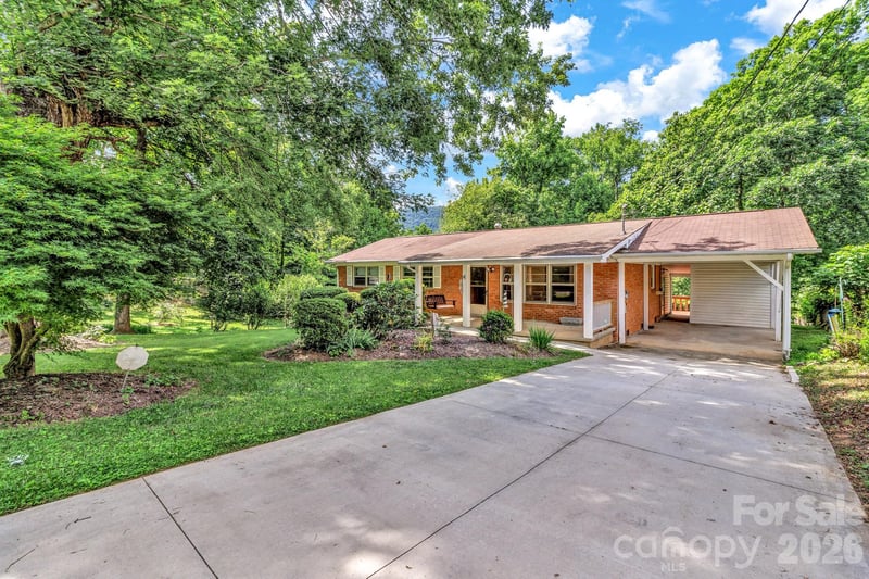 67 Wagon Rd, Asheville, NC 28805