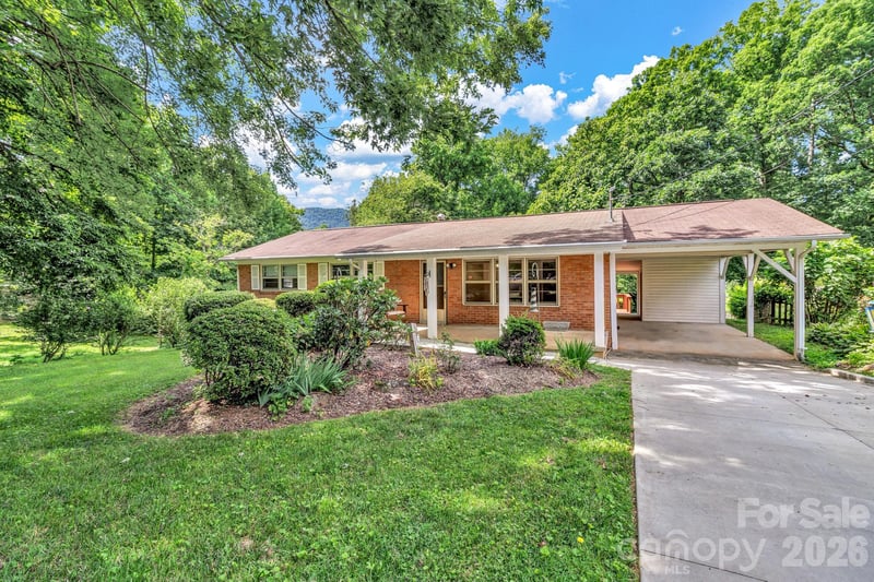 67 Wagon Rd, Asheville, NC 28805