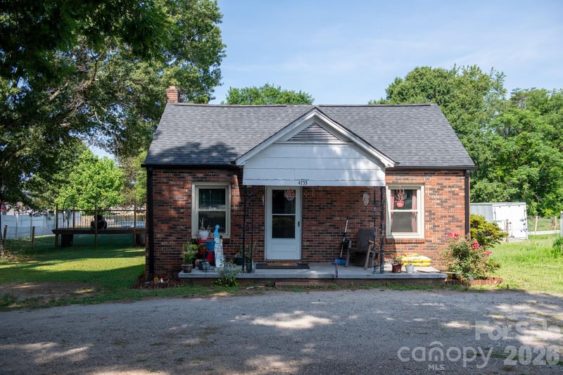4753 Depot St, Claremont, NC 28610