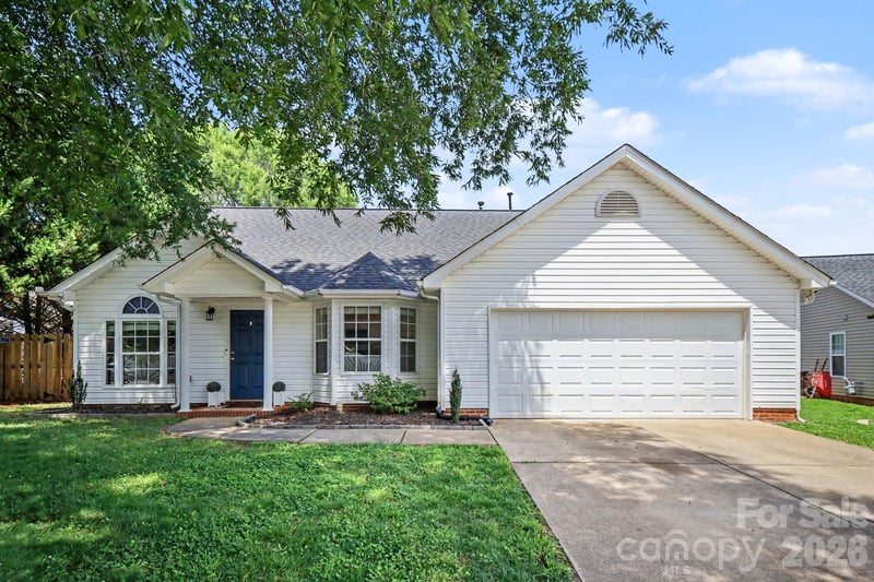 132 Brookhollow Dr, Mount Holly, NC 28120