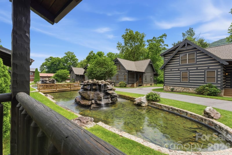 17 Rachels Cir, Maggie Valley, NC 28751