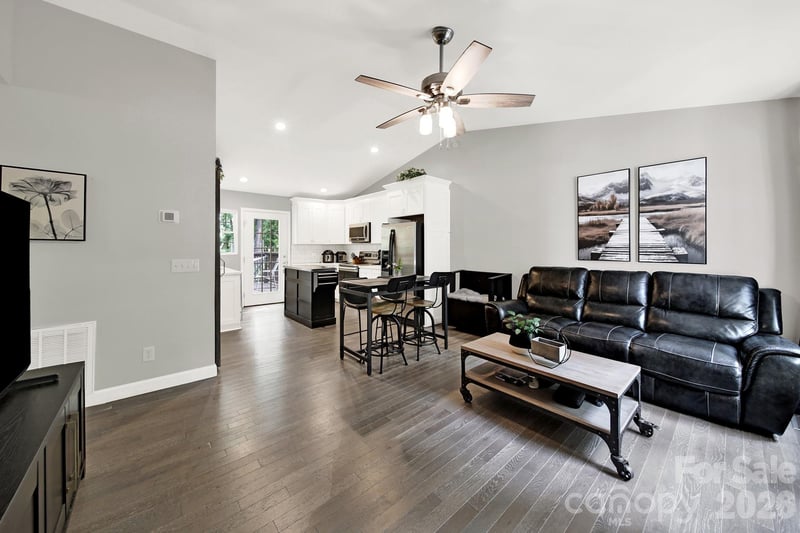 123 Greentree Dr, Mooresville, NC 28117