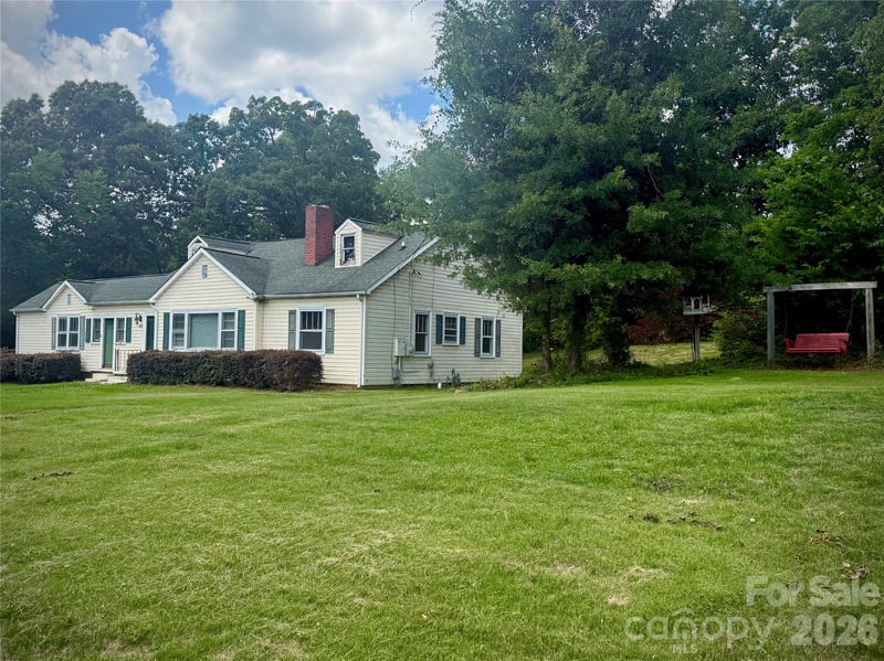 303 Cavin Ave, Mount Holly, NC 28120