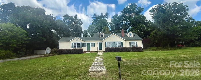 303 Cavin Ave, Mount Holly, NC 28120
