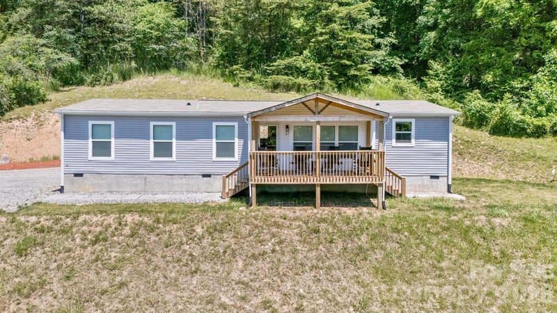 27 Spuds Ln, Weaverville, NC 28787