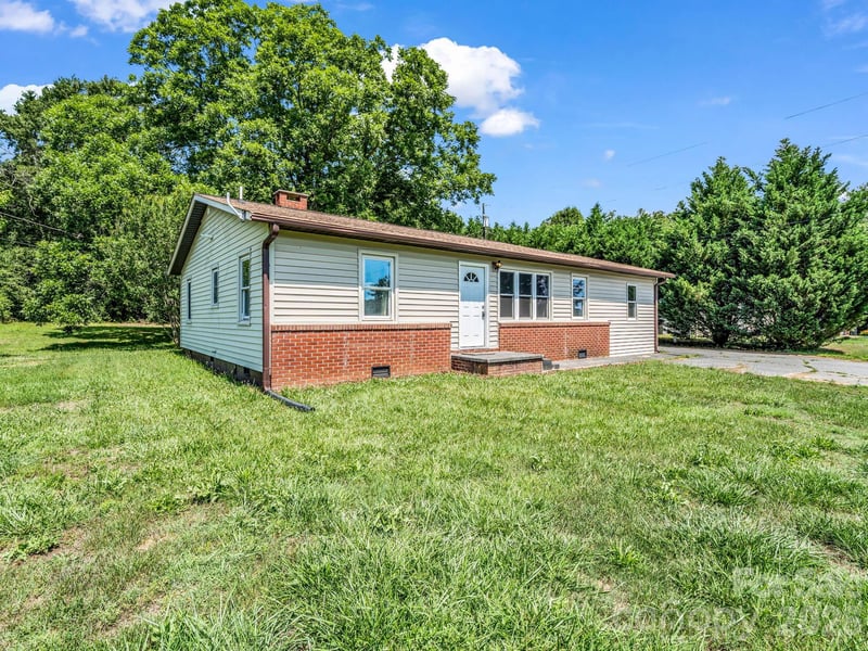 1758 Chase High Rd, Forest City, NC 28043
