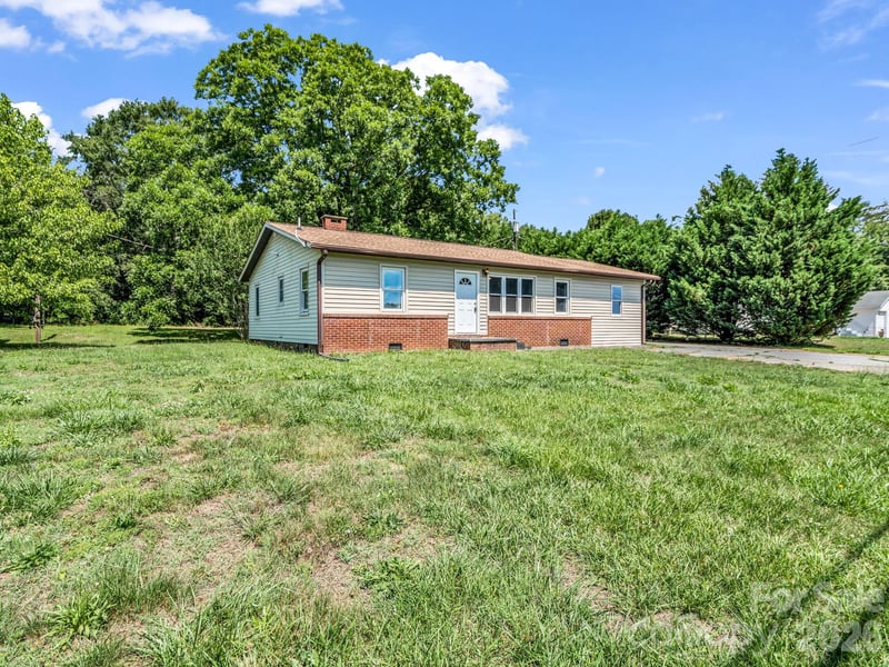 1758 Chase High Rd, Forest City, NC 28043
