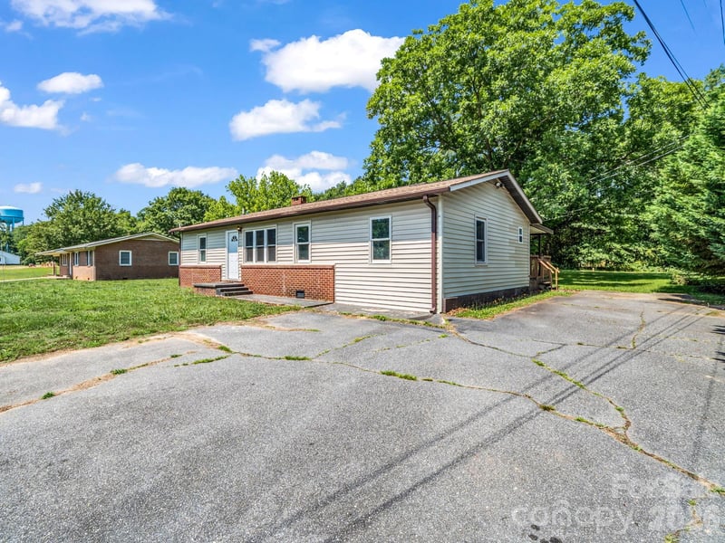 1758 Chase High Rd, Forest City, NC 28043