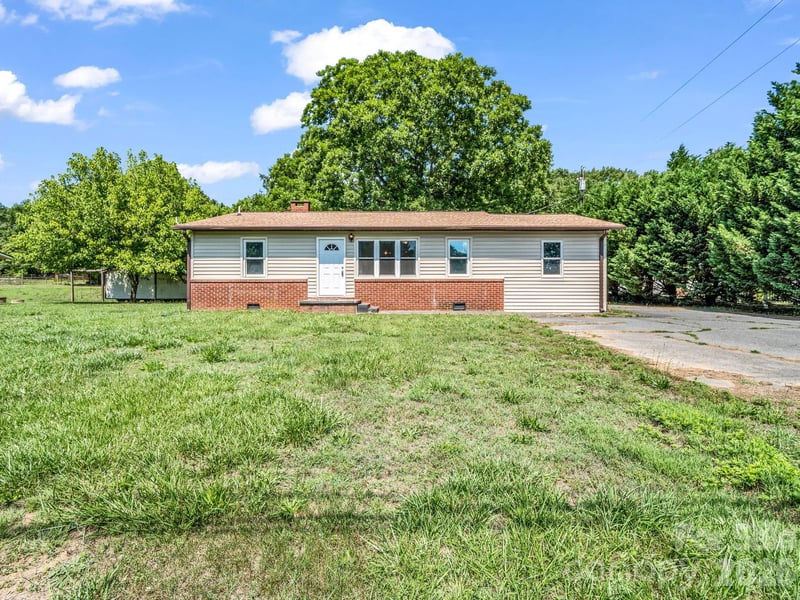 1758 Chase High Rd, Forest City, NC 28043