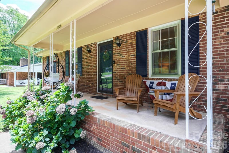 1204 Crowders Mountain Rd, Bessemer City, NC 28016