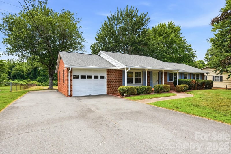 112 Queensbury Rd, Winston Salem, NC 27104