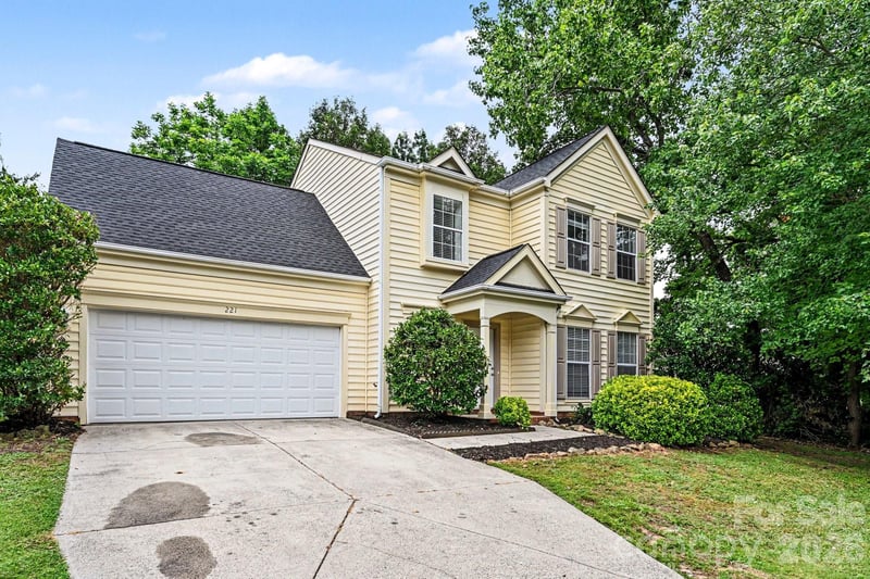 221 Aylesbury Ln, Indian Trail, NC 28079
