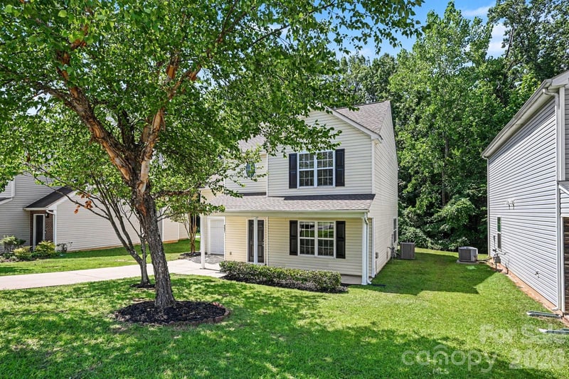 8621 Berrybrook Ln, Charlotte, NC 28269