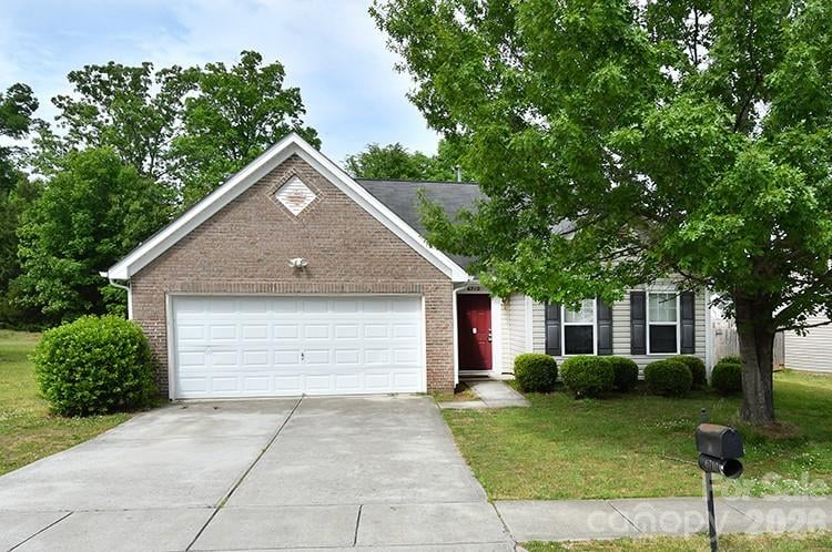 6710 Goldenwillow Dr, Charlotte, NC 28215