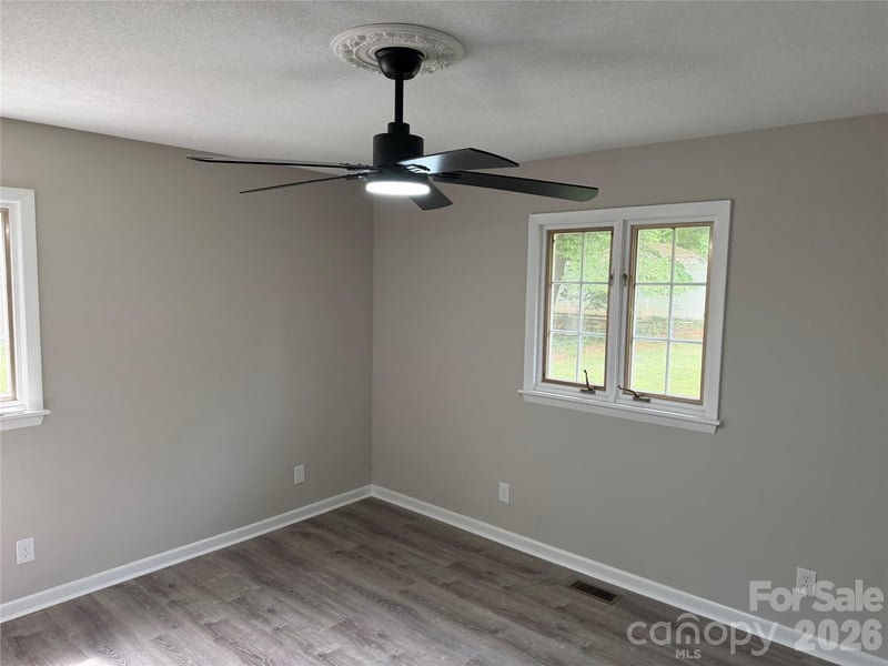 803 24th St, Newton, NC 28658