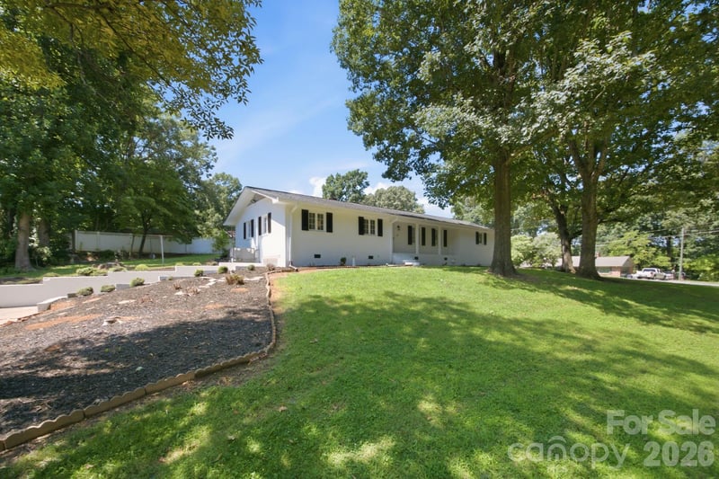 803 E 24th St, Newton, NC 28658