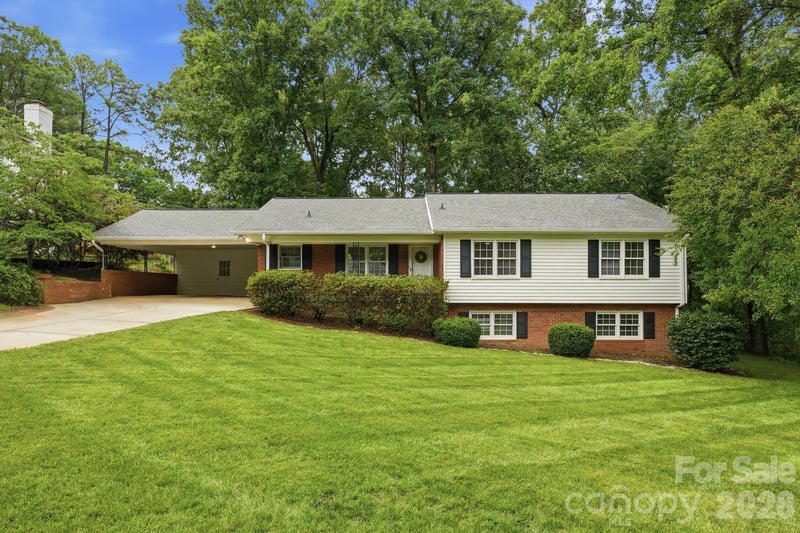 926 Shady Bluff Dr, Charlotte, NC 28211