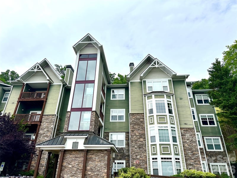 2000 Olde Eastwood Blvd #305, Asheville, NC 28803