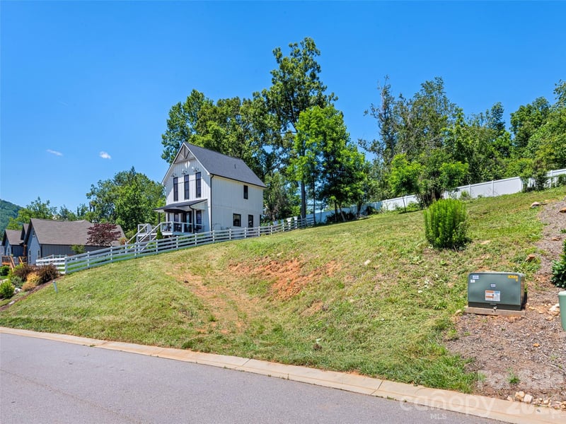 145 Meadow Breeze Rd, Arden, NC 28704