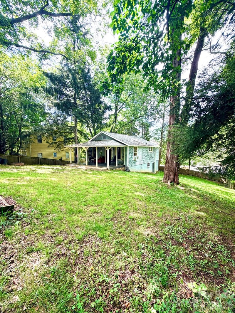 14 Border St, Black Mountain, NC 28711
