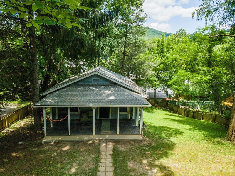 14 Border St, Black Mountain, NC 28711