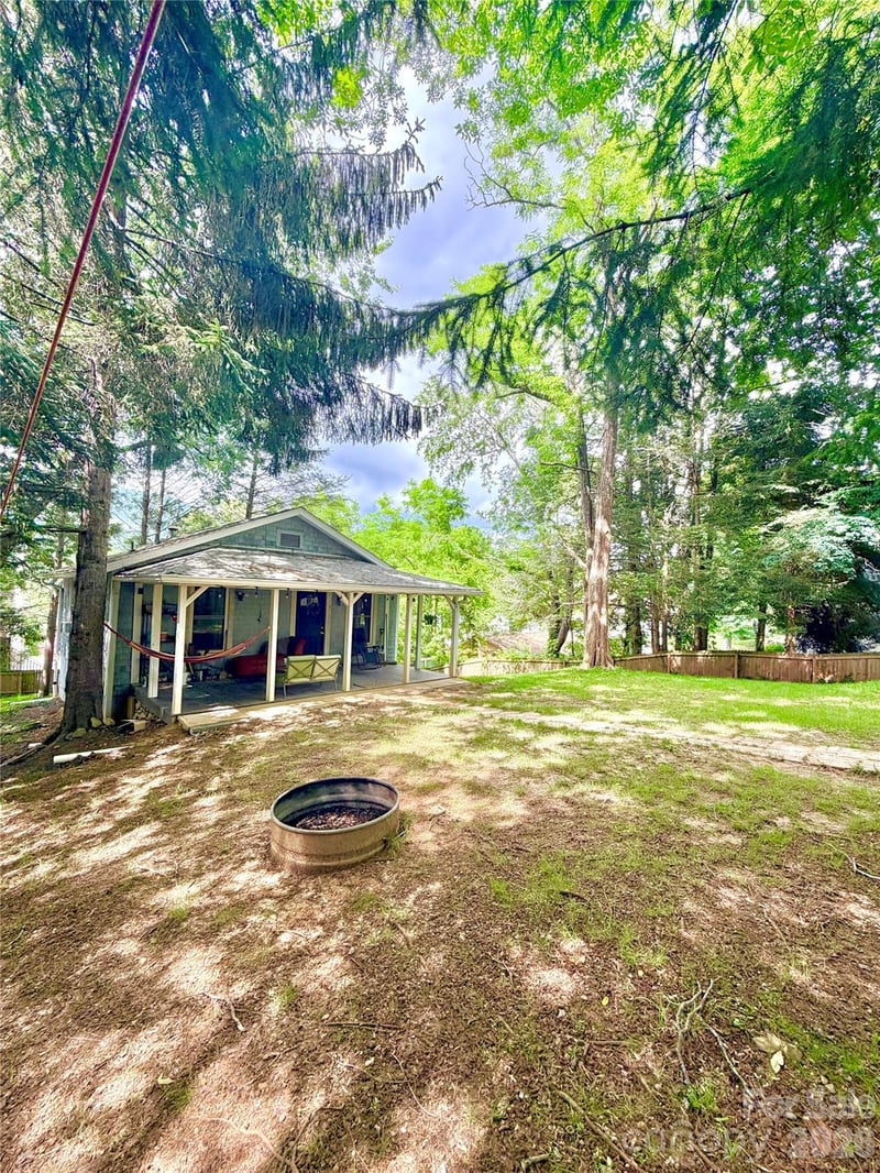 14 Border St, Black Mountain, NC 28711