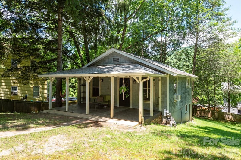 14 Border St, Black Mountain, NC 28711