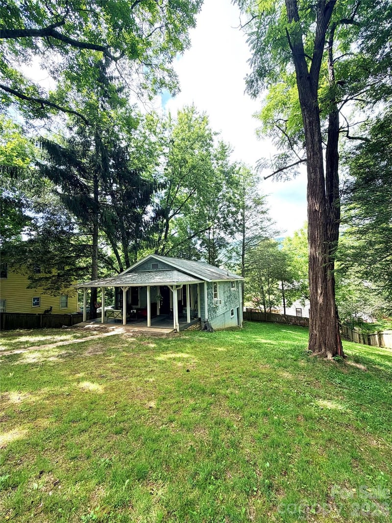 14 Border St, Black Mountain, NC 28711