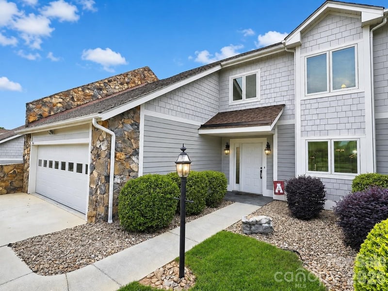 3675 Rock Bridge Dr, Conover, NC 28613