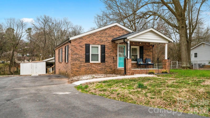 5016 Clearwater Lake Rd, Mount Holly, NC 28120