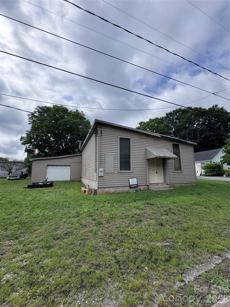 206 9th St, Belmont, NC 28012