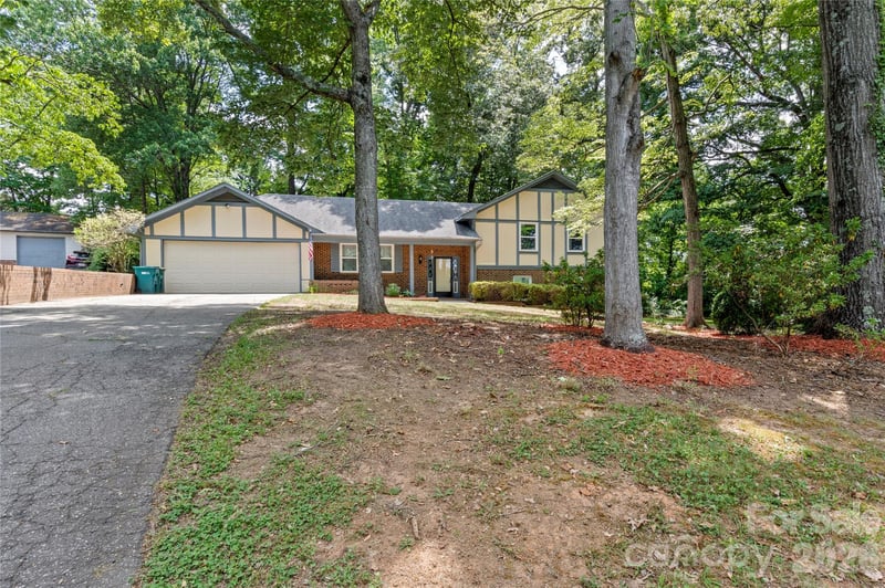 1106 Kelwyn Ln, Lewisville, NC 27023