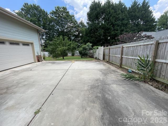 1512 Ivey Dr, Charlotte, NC 28205