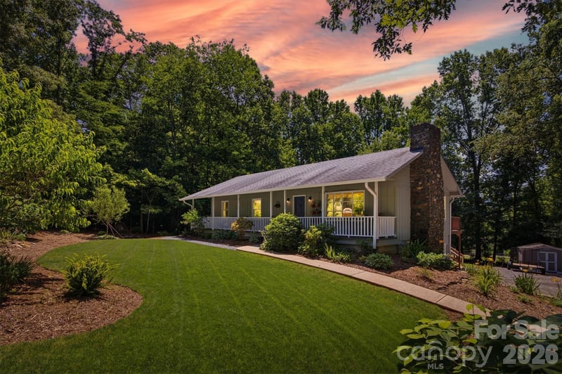 104 Oakwood Dr, Morganton, NC 28655