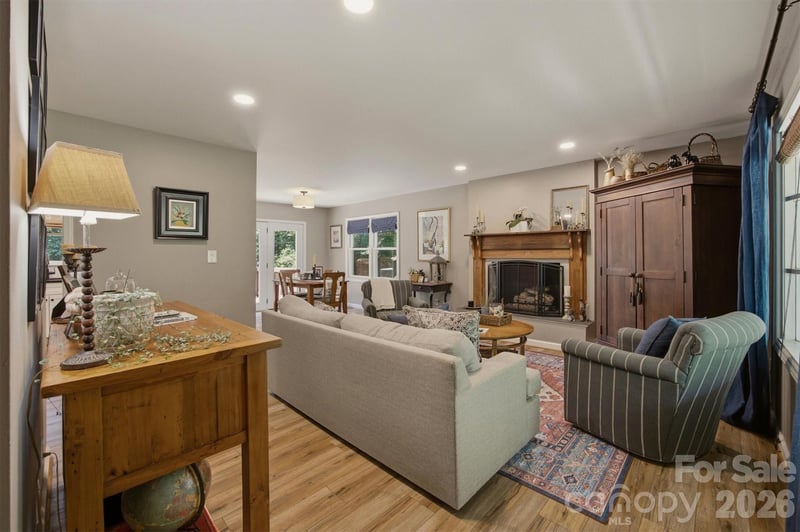 104 Oakwood Dr, Morganton, NC 28655