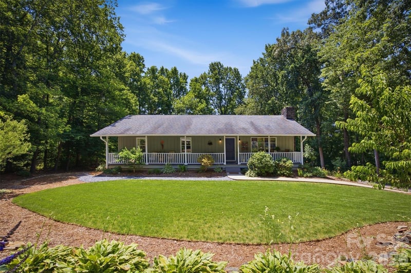 104 Oakwood Dr, Morganton, NC 28655