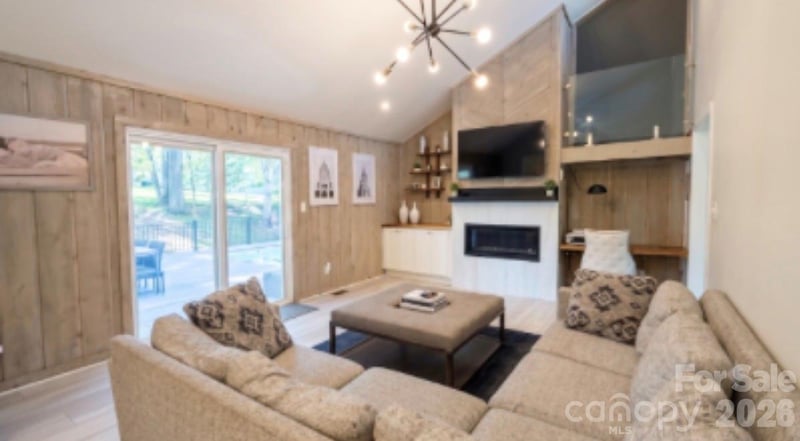8401 Raintree Ln, Charlotte, NC 28277
