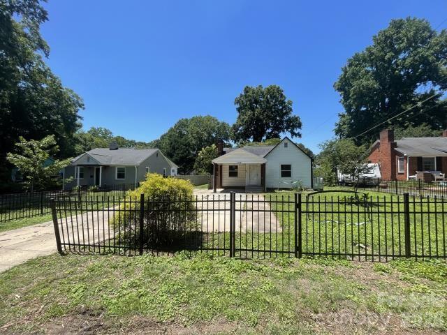 1212 Meadow Ln, Charlotte, NC 28205