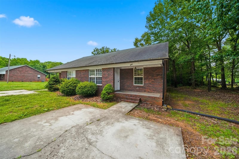 800 Horseshoe Lake Rd, Lincolnton, NC 28092