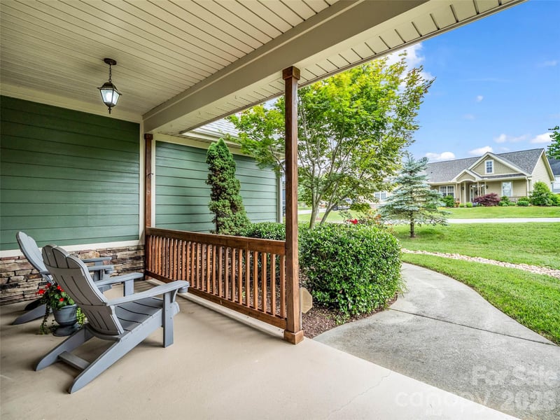 17 Black Iron Ln, Hendersonville, NC 28792