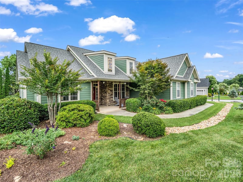 17 Black Iron Ln, Hendersonville, NC 28792