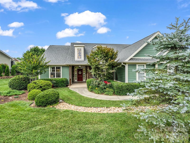 17 Black Iron Ln, Hendersonville, NC 28792