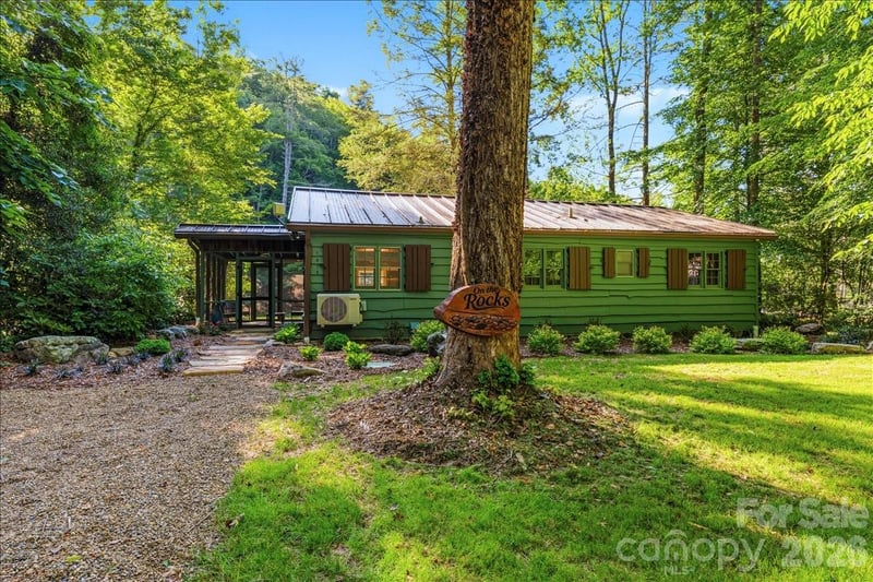 1878 Linville River Rd, Nebo, NC 28761