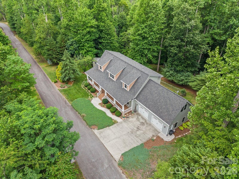813 Beech Tree Pl, Hendersonville, NC 28792