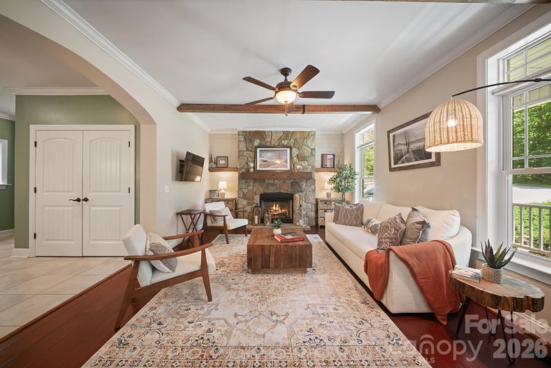 813 Beech Tree Pl, Hendersonville, NC 28792
