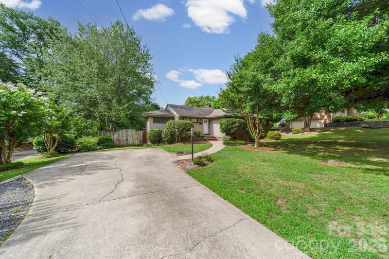 214 Walnut Ave, Mount Holly, NC 28120