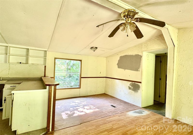 8 White Oak Dr, Leicester, NC 28748
