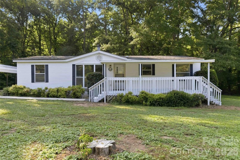 305 Southfork Meadows Rd, Gastonia, NC 28052